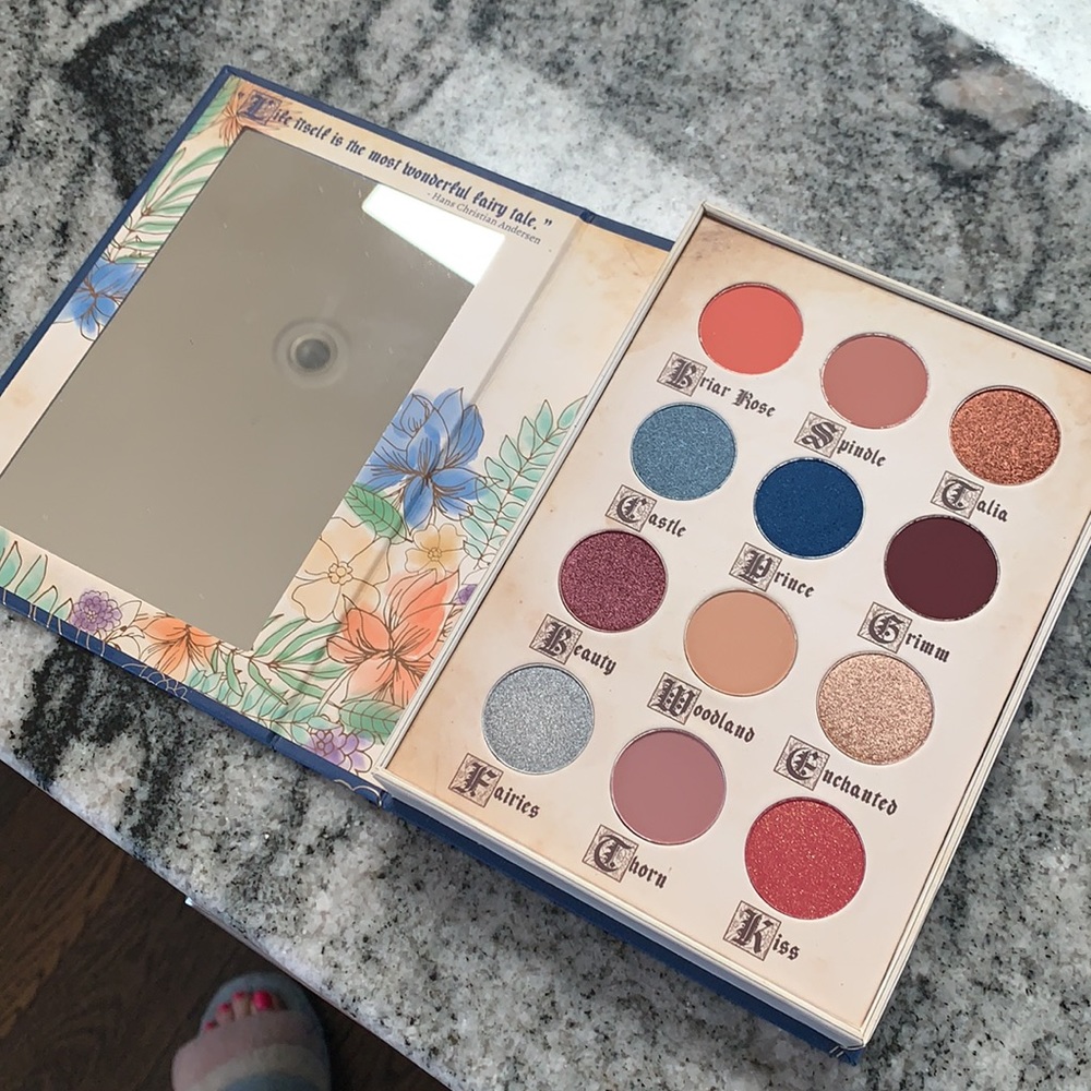 STORYBOOK COSMETICS Brand New Little Briar Rose Eyeshadow Palette